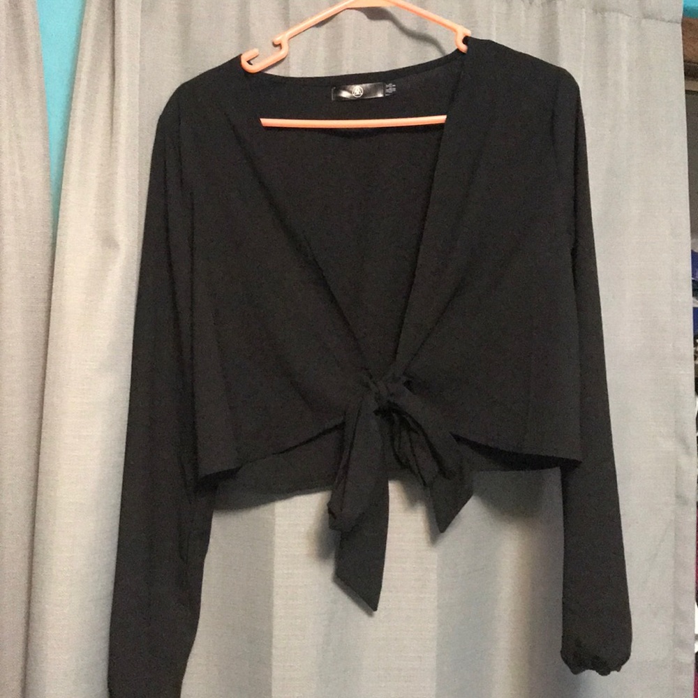 Cropped tie front top!
